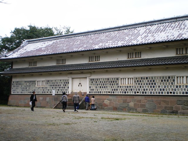 隬3
